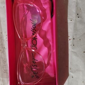 BETSEY JOHNSON  readers